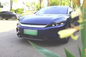 试驾比亚迪汉EV创世版，发现底盘进步很大，比亚迪学会走捷径了图片