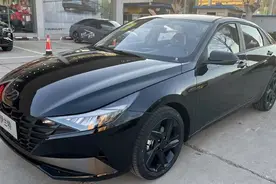 连LOGO都是黑的！现代伊兰特限量版到店，“黑武士”外观颇为帅气图片