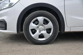 4万级的家用两厢车，5门5座设计，油耗5.1L，宝骏310值得买吗？图片