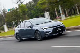 试驾全新雷凌双擎：油耗更低，动力更强，关键车机更好用！图片