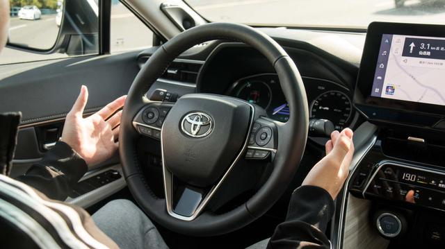 油价飙升的时代，要不要买辆混动车？试驾广汽丰田威飒