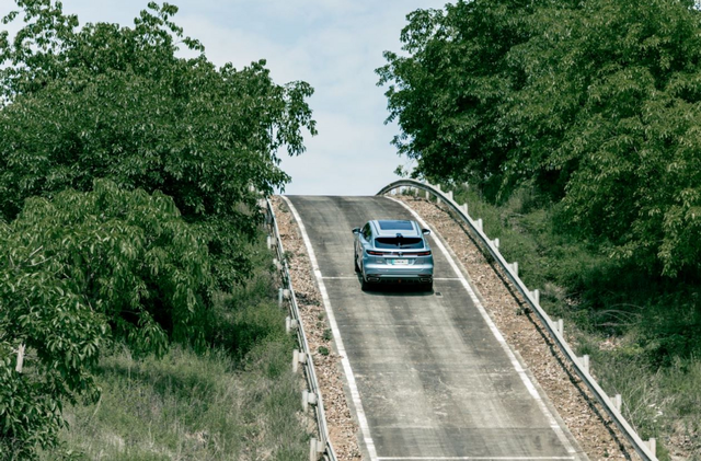 长安蓝鲸iDD兼顾低速省油和高速性能？全速域实测UNI-K iDD