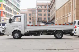 新车货箱进深3.8米，搭载2.0L+5MT图片