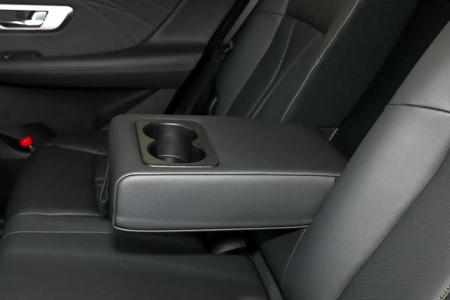 �����춯SUV�³�Ա������𩼫�춯�棬ͽ��������������ʵ����