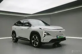 吉利银河L7抢先体验！车内全是屏，亏电油耗低至5L多，能卖爆吗？图片