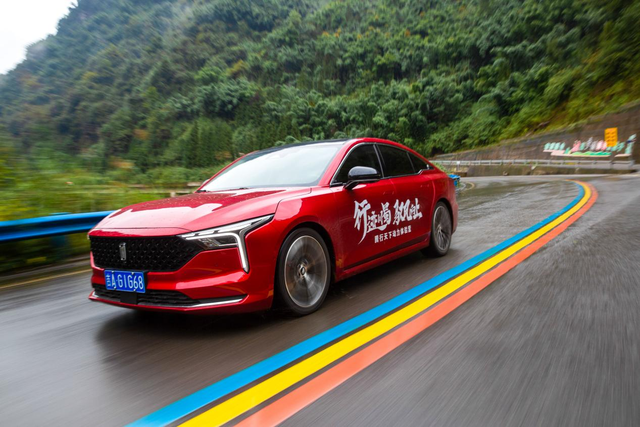 不负春光不负卿，与奔腾B70邂逅盎然春意