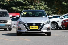 B级车的纷争，天籁和亚洲龙谁更值得买？图片