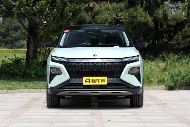 �����춯SUV�³�Ա������𩼫�춯�棬ͽ��������������ʵ����