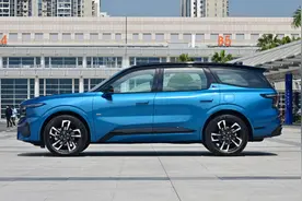 福特新车长5米，一箱油1188km，配头等舱座椅，汉兰达压力大了图片