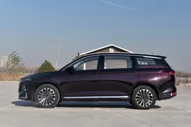 比亚迪宋MAX DM-i遇到对手，长近4米9，有头等舱的舒适，12.98万起图片