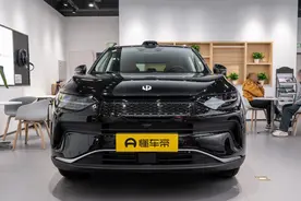 Model Y和零跑C11对比，预算不多选择它，完全够用了！图片