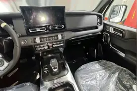 “国产大G”，全新BJ212内饰细节曝光，可控制防倾杆断开图片