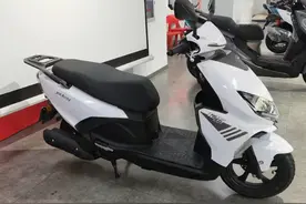 实测油耗不到2升！售价8980元，光阳踏板Jockey 125：实用党首选图片