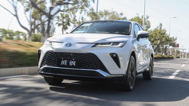 油价飙升的时代，要不要买辆混动车？试驾广汽丰田威飒