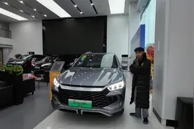 设计中庸更百搭，比亚迪宋Pro和宋PLUS该买谁？入门版足够吗？视频封面