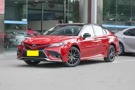 试驾凯美瑞2.5S锋尚版，2.5L+爱信8AT，动力强又好开，适合家用图片