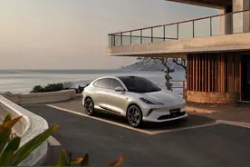 25万内产品力超强？2025款智己LS6怎么选？图片