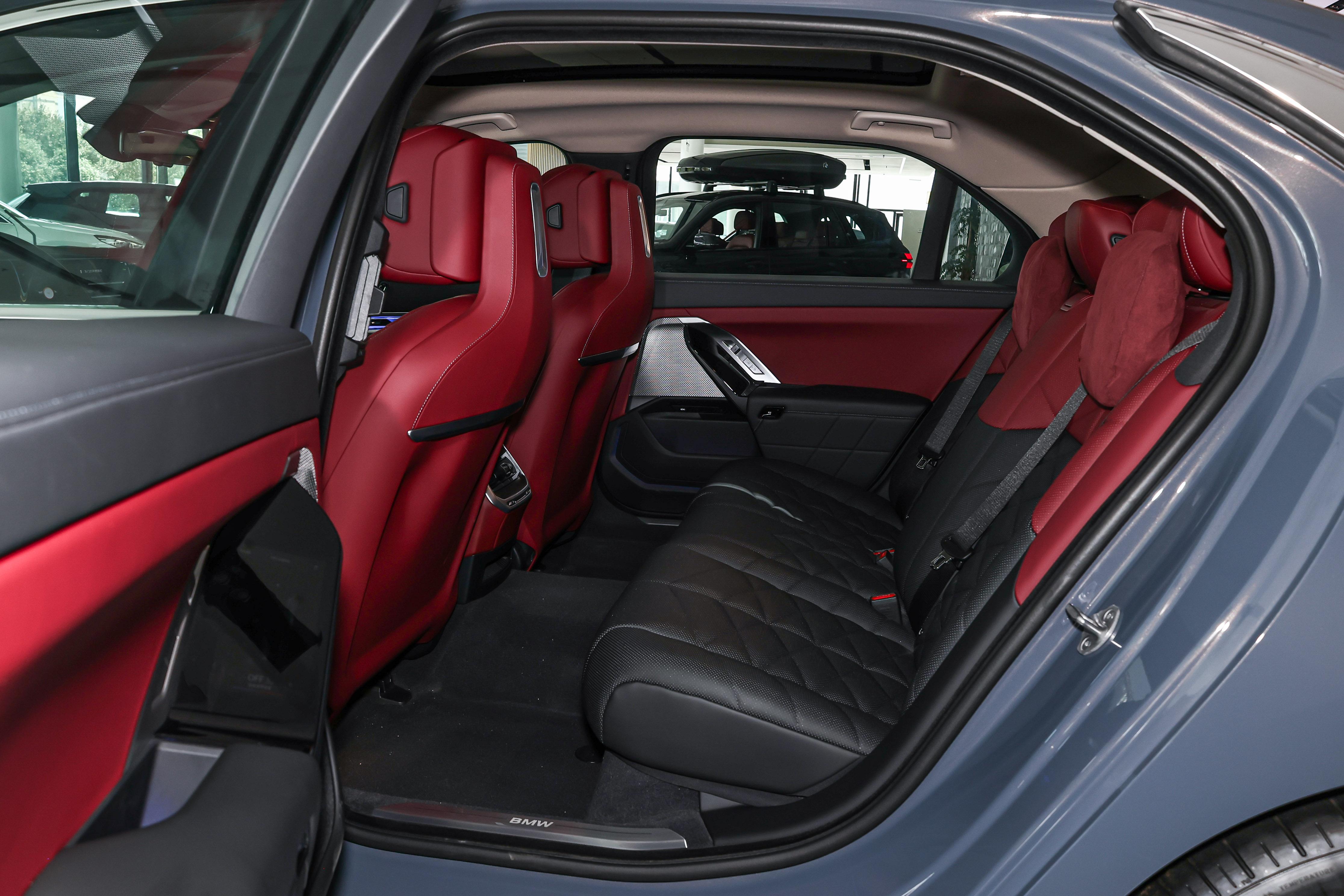 宝马7系全系标配夹层玻璃_2026款宝马7系配置升级_宝马新5系钥匙是标配吗