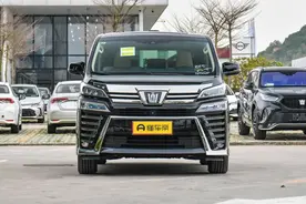 保姆商务车，皇冠车标+双擎动力，实力解析丰田威尔法！图片