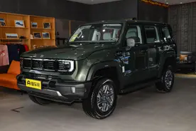 新车 | 18.98万元起售，增福田2.0T柴油机，全新北京BJ40新车型上市图片