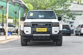 新款丰田普拉多：2.4T双擎+全时四驱，配三把锁，越野能力强图片