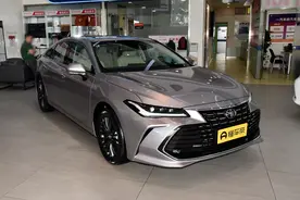 丰田也加入价格战！亚洲龙优惠4万1，跑一公里才3毛多，香吗？图片