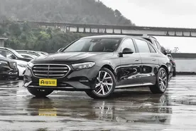新车 | 新增副驾座椅记忆/油耗调整，2025款改款奔驰E级实车到店图片