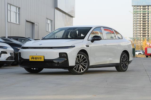 一汽丰田新款卡罗拉亮相广州车展