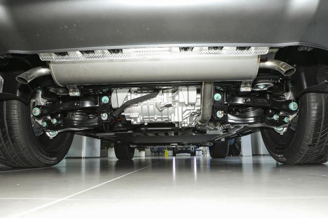 方程豹钛7上市售17.98万元起