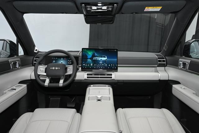 方程豹钛7上市售17.98万元起
