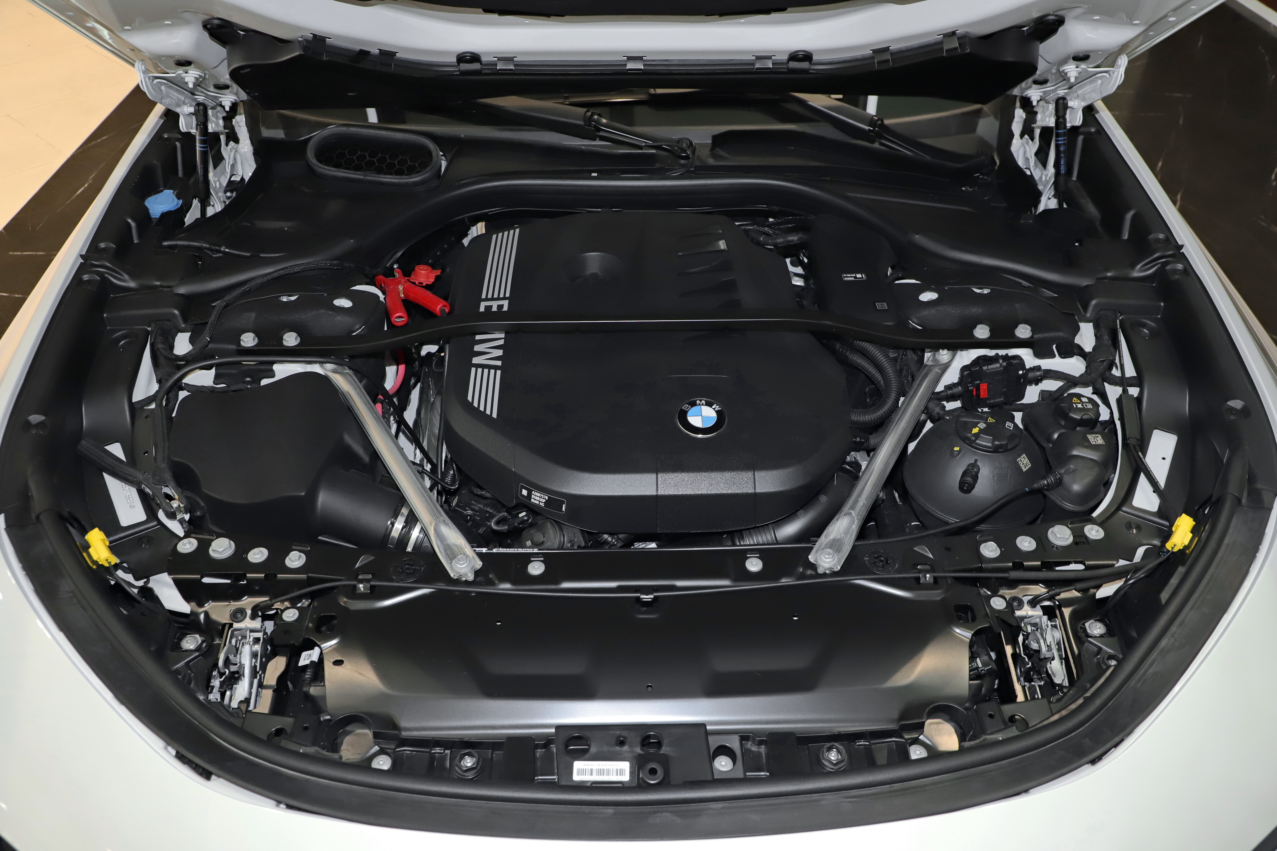 宝马新5系钥匙是标配吗_2026款宝马7系配置升级_宝马7系全系标配夹层玻璃