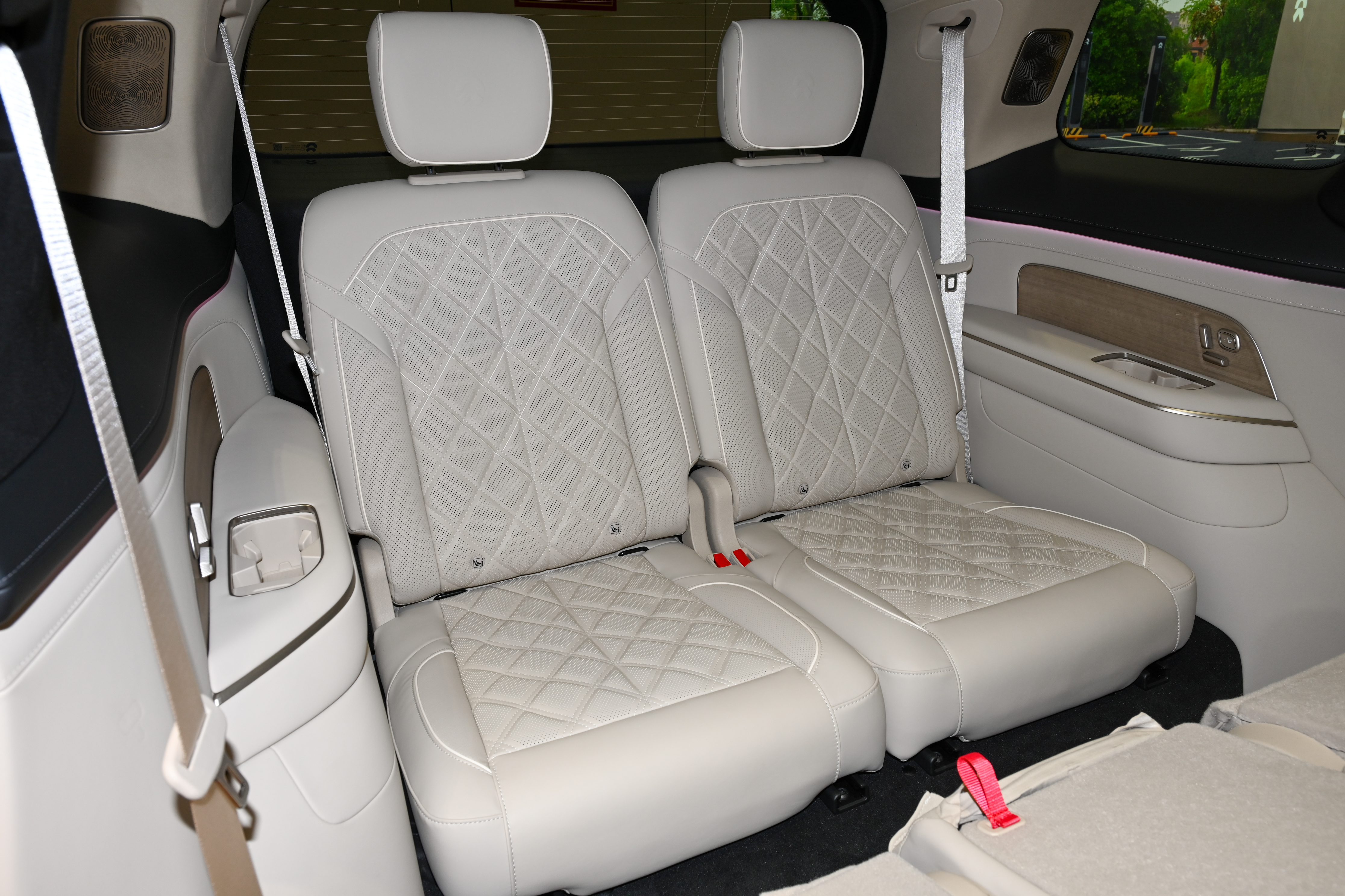 蔚来es8_蔚来ES8与前代车型对比_全新蔚来ES8 2026款 7座行政豪华版