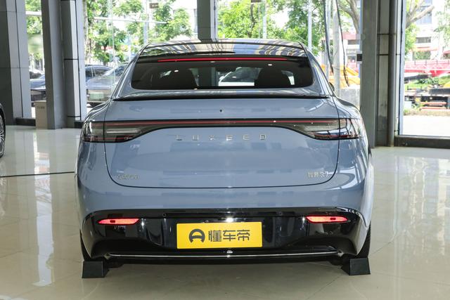 新款智界R7实拍
