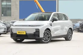 新车 | 支持高阶智驾/预售10.98万元起/4月上市，零跑B10实车到店图片