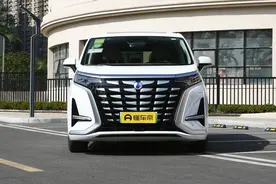 坐在腾势D9 DM-i第二排居然感觉有点香了？图片