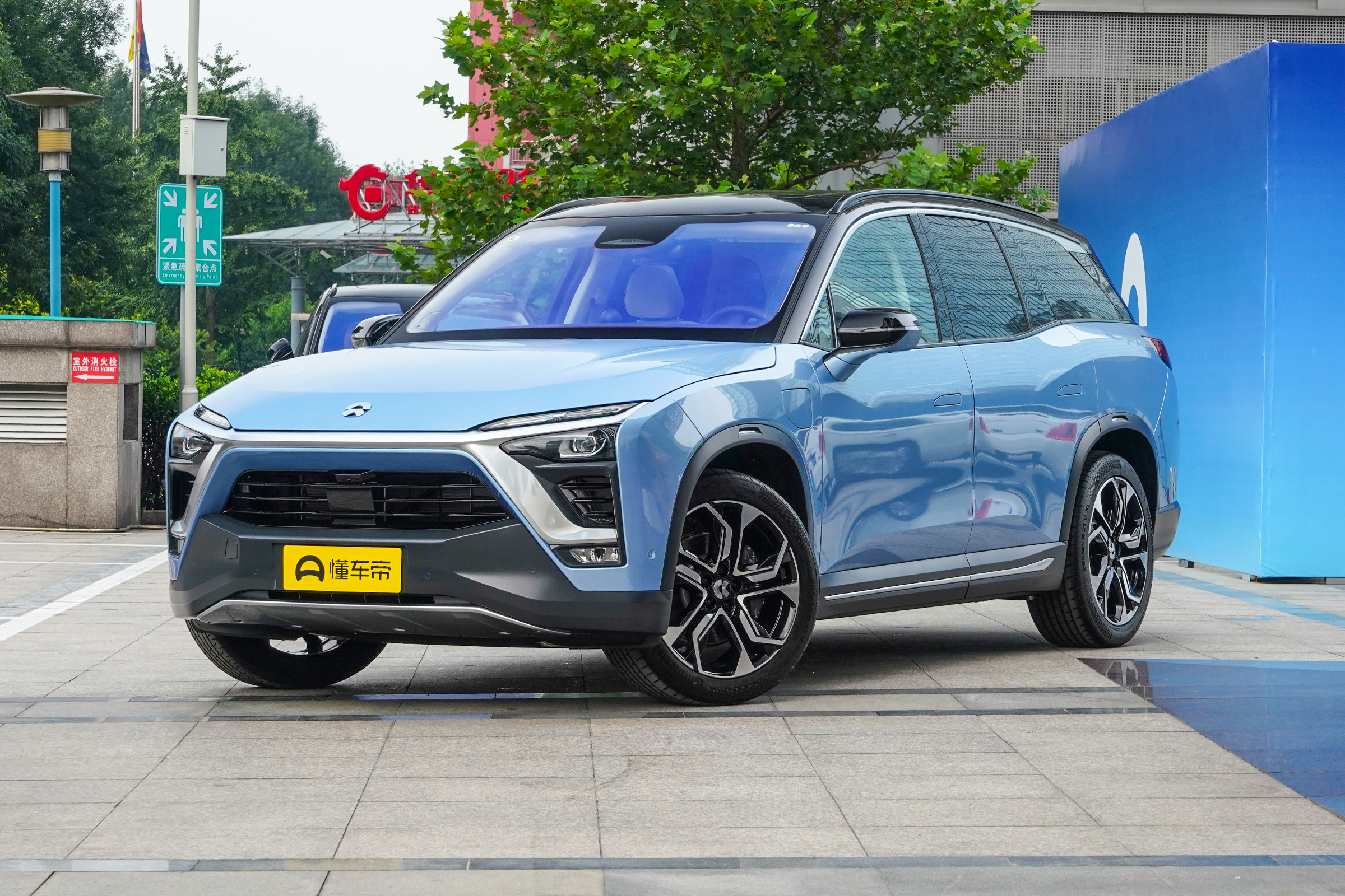 蔚来es8_全新蔚来ES8 2026款 7座行政豪华版_蔚来ES8与前代车型对比