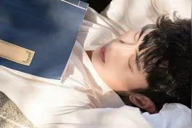 小说：贵族千金路遇流氓，遭面具男搭救，转眼面具男竟出手调戏她图片