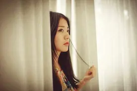 她蹲守在闺蜜的表白场地，来不及阻止的“惨剧”还是发生了图片