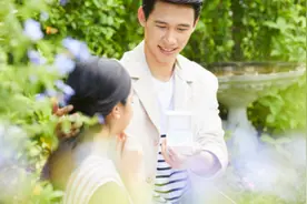 曾经暗恋那么久的他竟然离婚了，女子鼓起勇气大胆告白图片
