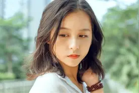 畅销书女作家在西湖边办签售会，一眼爱上了来要签名的美男书迷图片