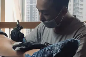 小说：他终于找到古墓，一枪打死了守墓蛇母，蛇群开始躁动图片