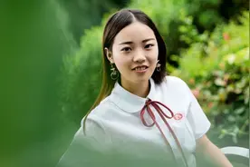 他约我去游乐园，却碰到了一个美女学姐，学姐竟然当着我的面撩他图片