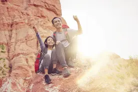 小说：重生九零年代，小伙意外展现出惊人医术，引得村里名医怀疑图片