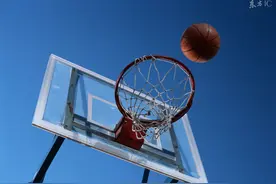 小说：他是神魔大陆第一强者，哪知遇上了小伙，直接退位让贤图片