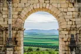 小说：汉末群雄的共识：只要是个人都能吊打异族图片