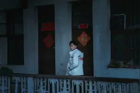 小说：小伙收到高冷校花写的情书，小伙看完情书，心脏怦怦跳图片