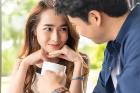 小说：公路求生：我的资源箱能开两次图片