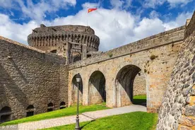 《山海经》上古异兽——天狗，“出国”就变样了，这差别太大图片