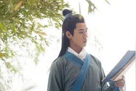 小说：快穿，救了个哭唧唧忠犬少年图片