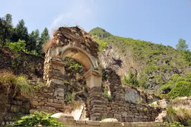 小说：朱雄英吃完辣条上火，怀疑辣条有毒。图片